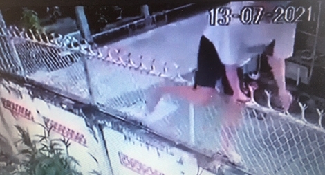 Bỏ trốn khu cách ly đi chơi cùng bạn gái