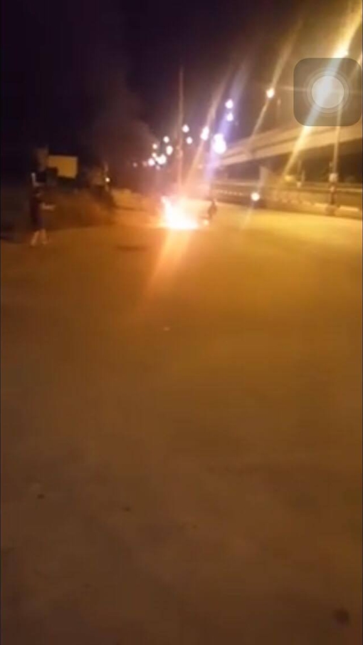 Hãi hùng cảnh nam thanh niên biến thành bó đuốc do hút thuốc khi mua xăng