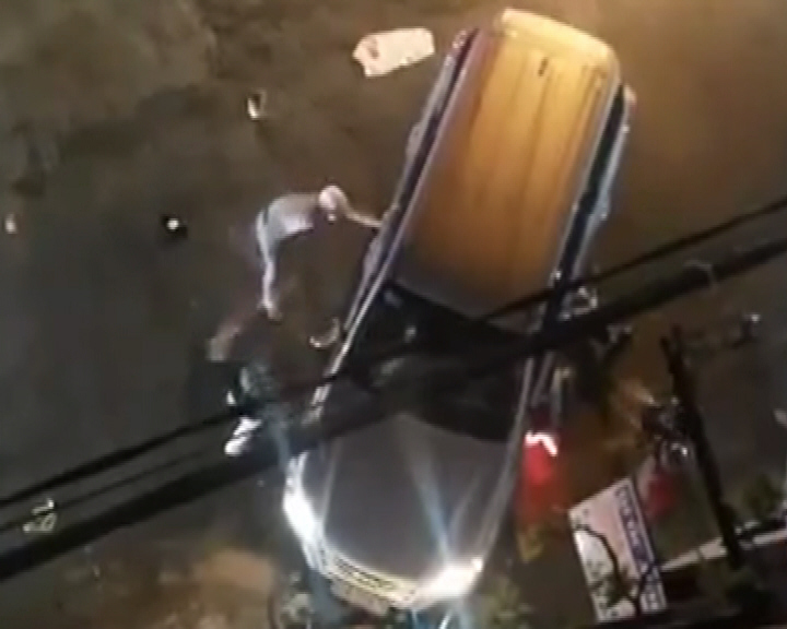 Tài xế xe điên gây náo loạn đường phố trong đêm