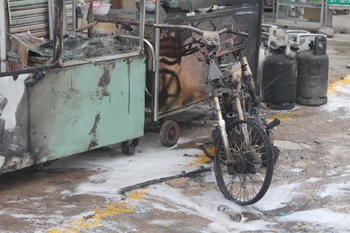 Bình gas cỡ lớn phát nổ giữa đường