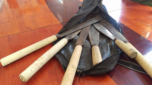 Nhóm côn đồ dùng dao, mã tấu chém trọng thương chủ quán karaoke 