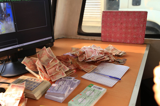 BOT Biên Hòa phải xả trạm vì tài xế đồng loạt dùng tiền lẻ trả phí