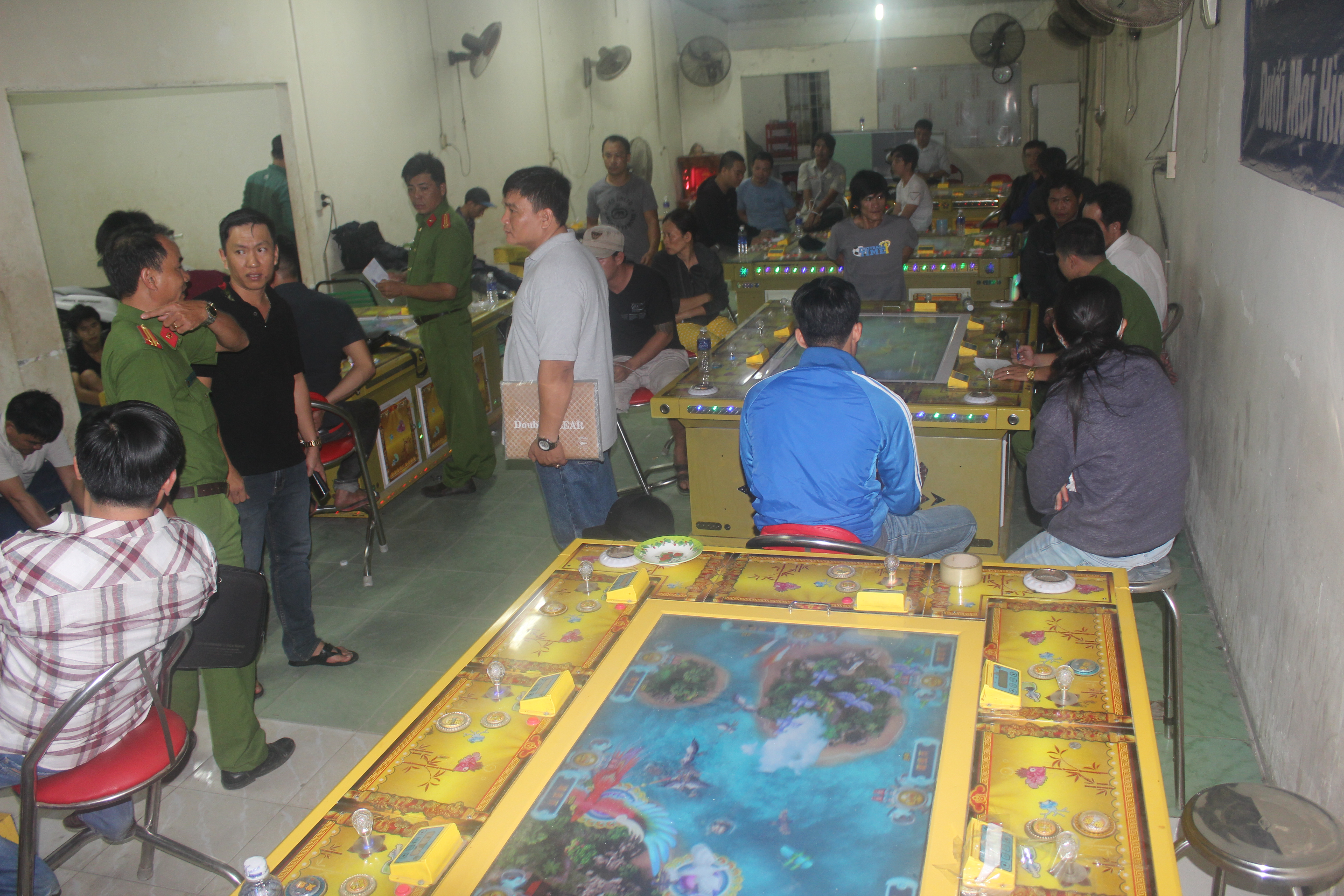 Phá điểm đánh bạc bằng hình thức game bắn cá, phát hiện nhiều mã tấu