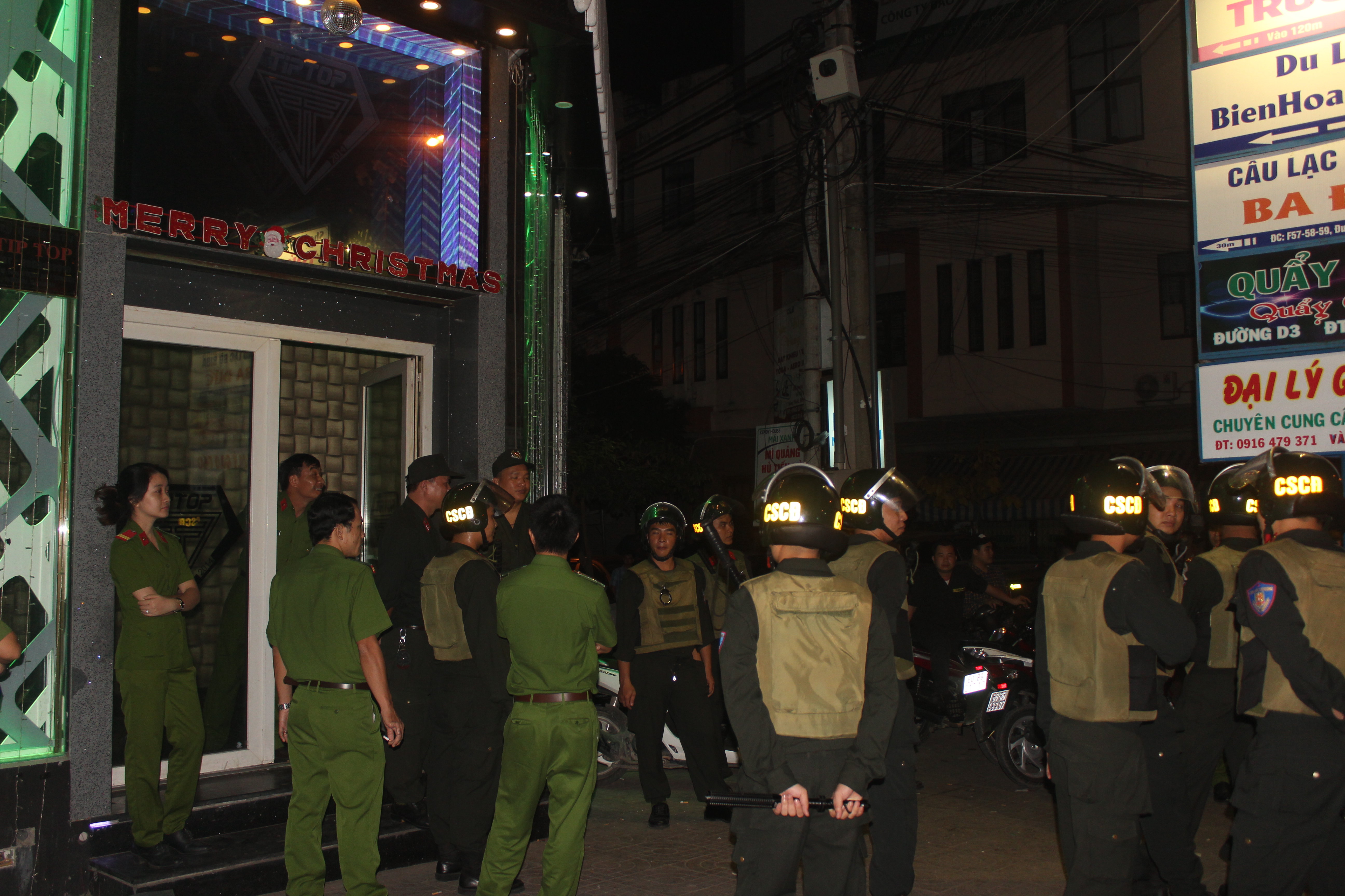     Đột kích quán bar, phát hiện 80 đối tượng sử dụng ma tuý