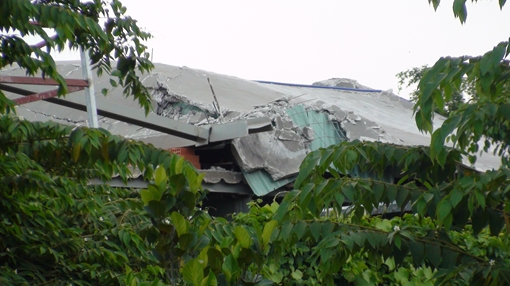 Sập sàn bê tông mới đổ, 2 người chết 2 người bị thương