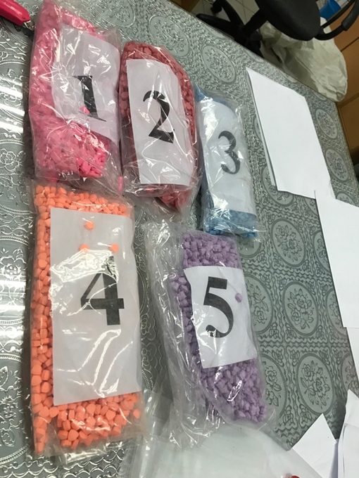 Thu giữ hơn 14 kg ma túy tổng hợp qua đường bưu kiện