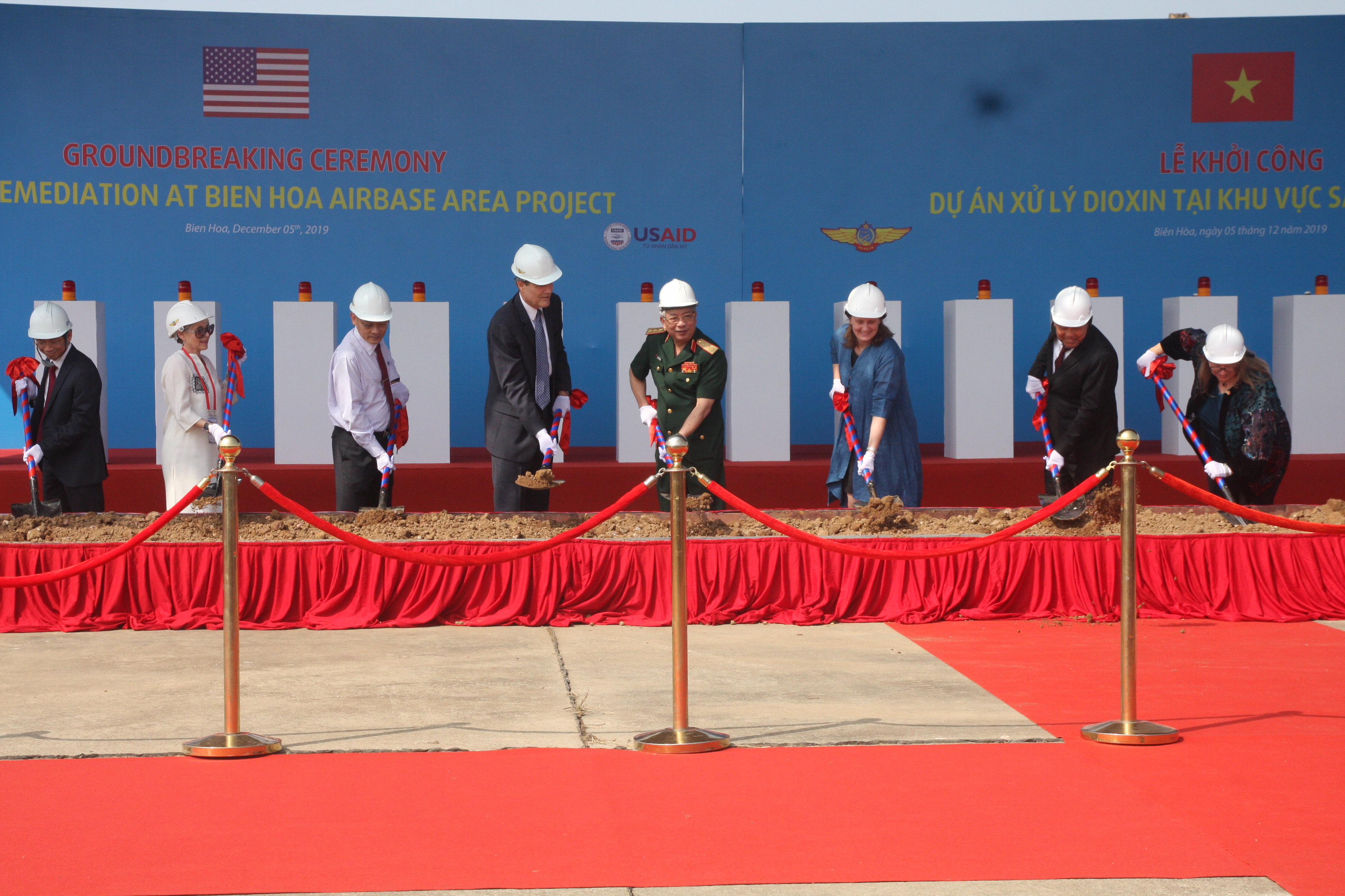 Chính thức triển khai dự án xử lý dioxin tại sân bay Biên Hòa