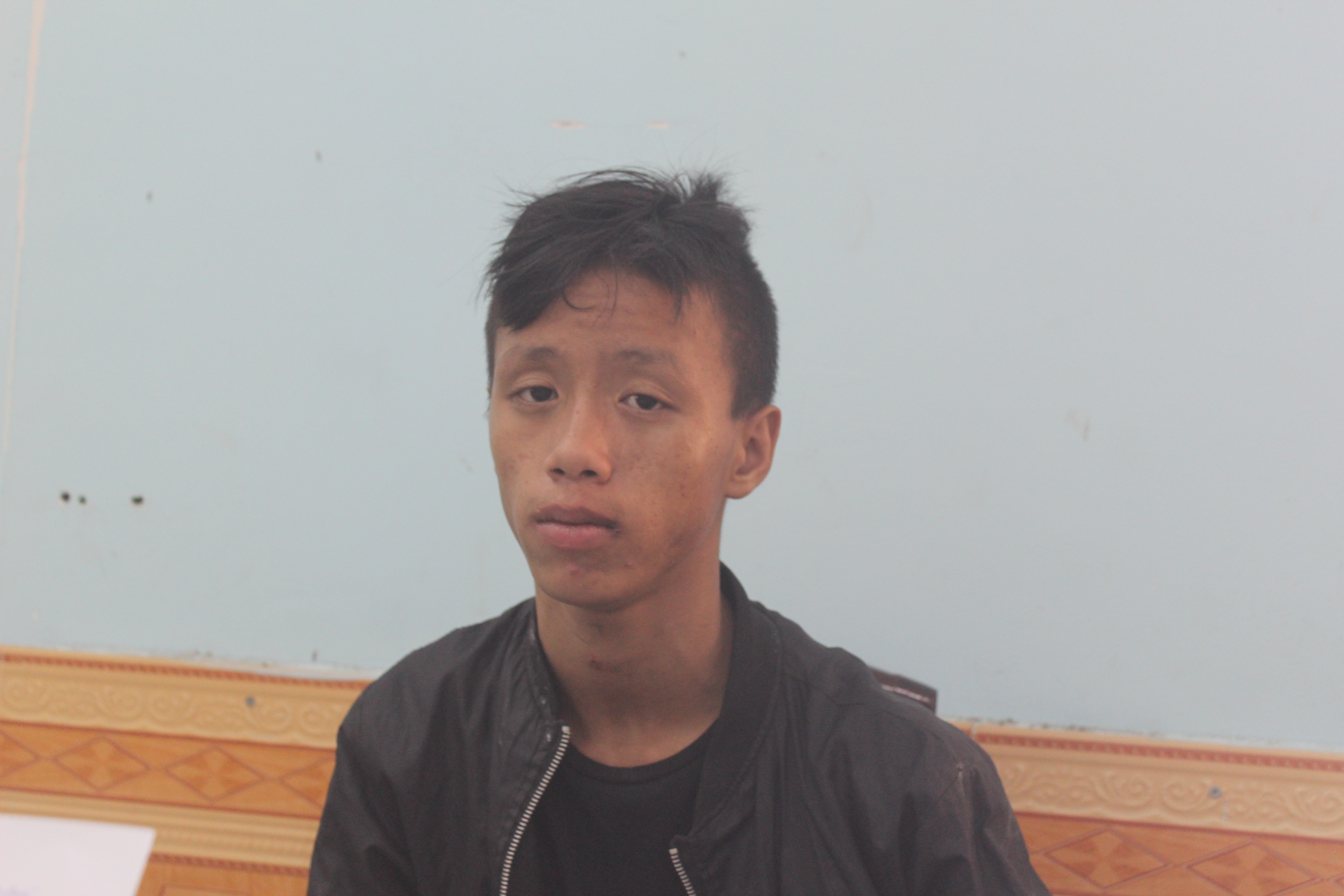 Lên mạng học cách phá khóa trộm xe máy  bán lấy tiền "cúng" game