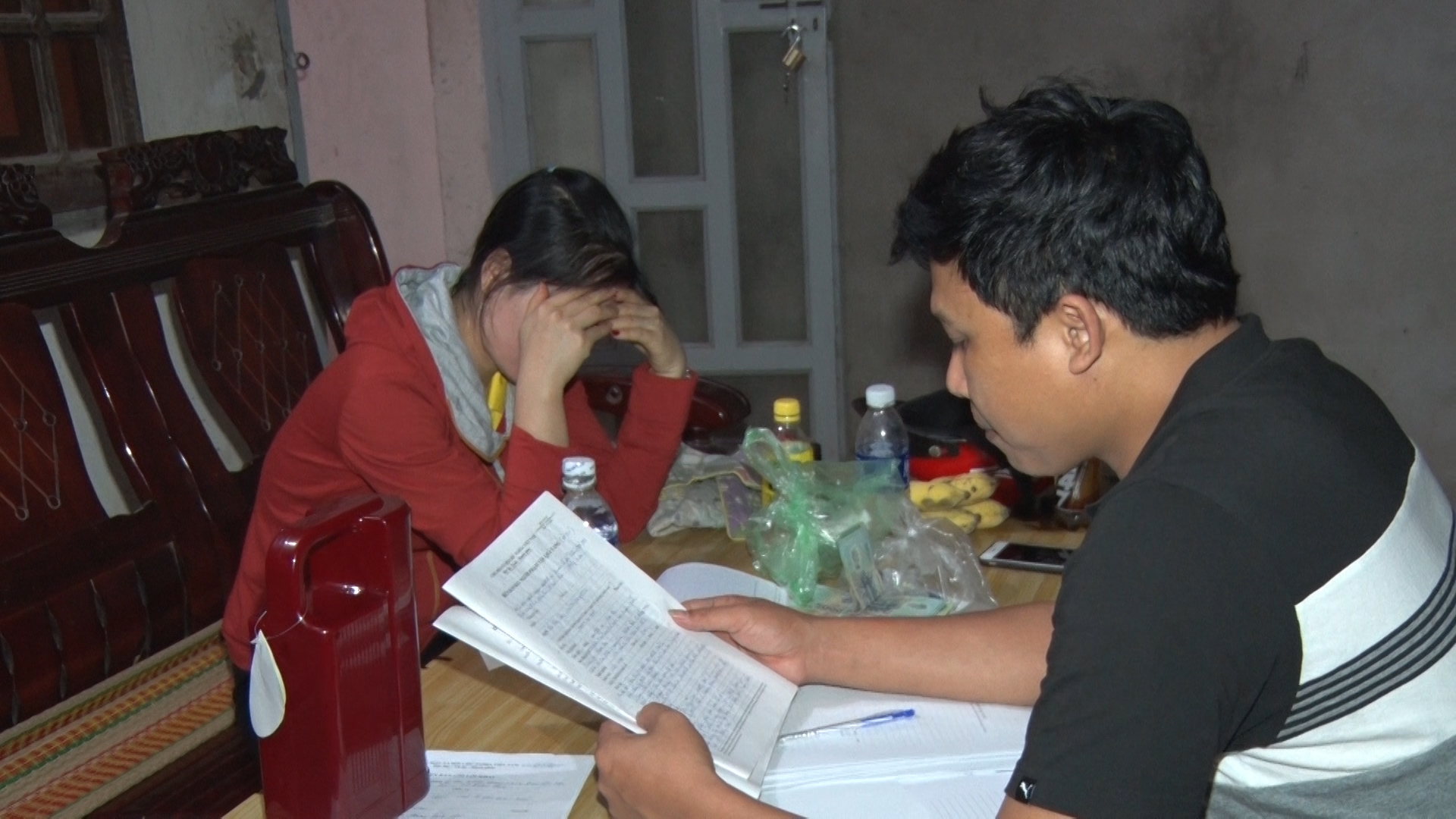    Phá ổ mại dâm trong quán cà phê chòi