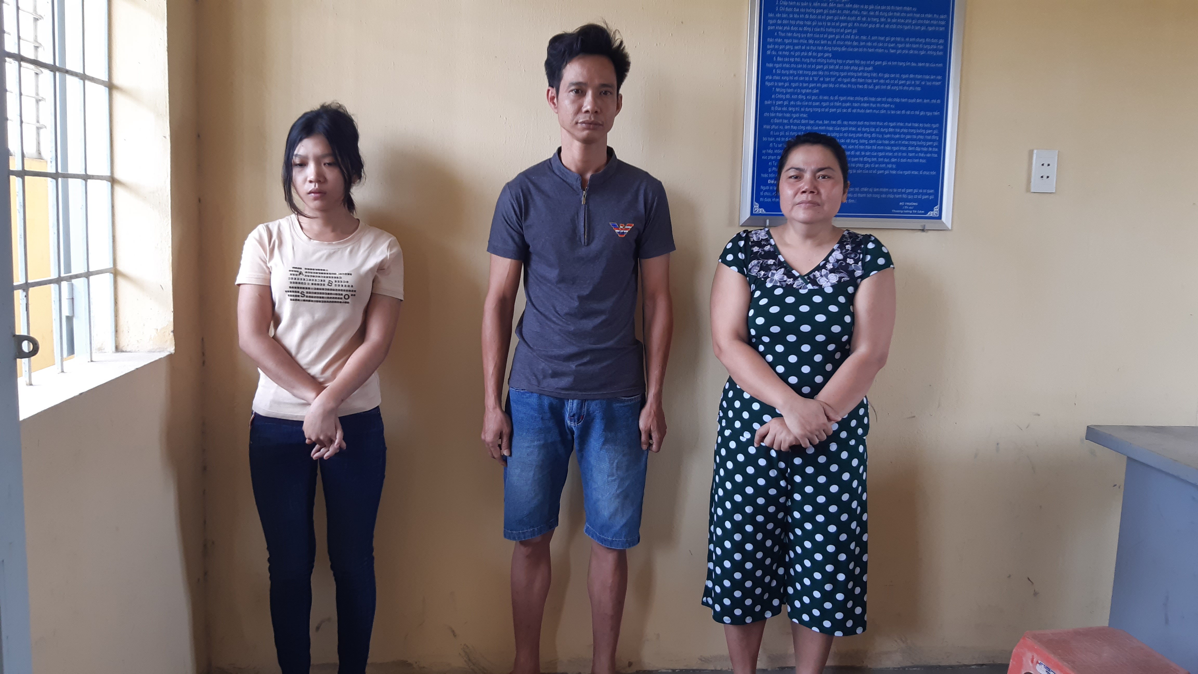 Khởi tố vợ chồng chủ quán tra tấn nhân viên vì không kích dục cho khách