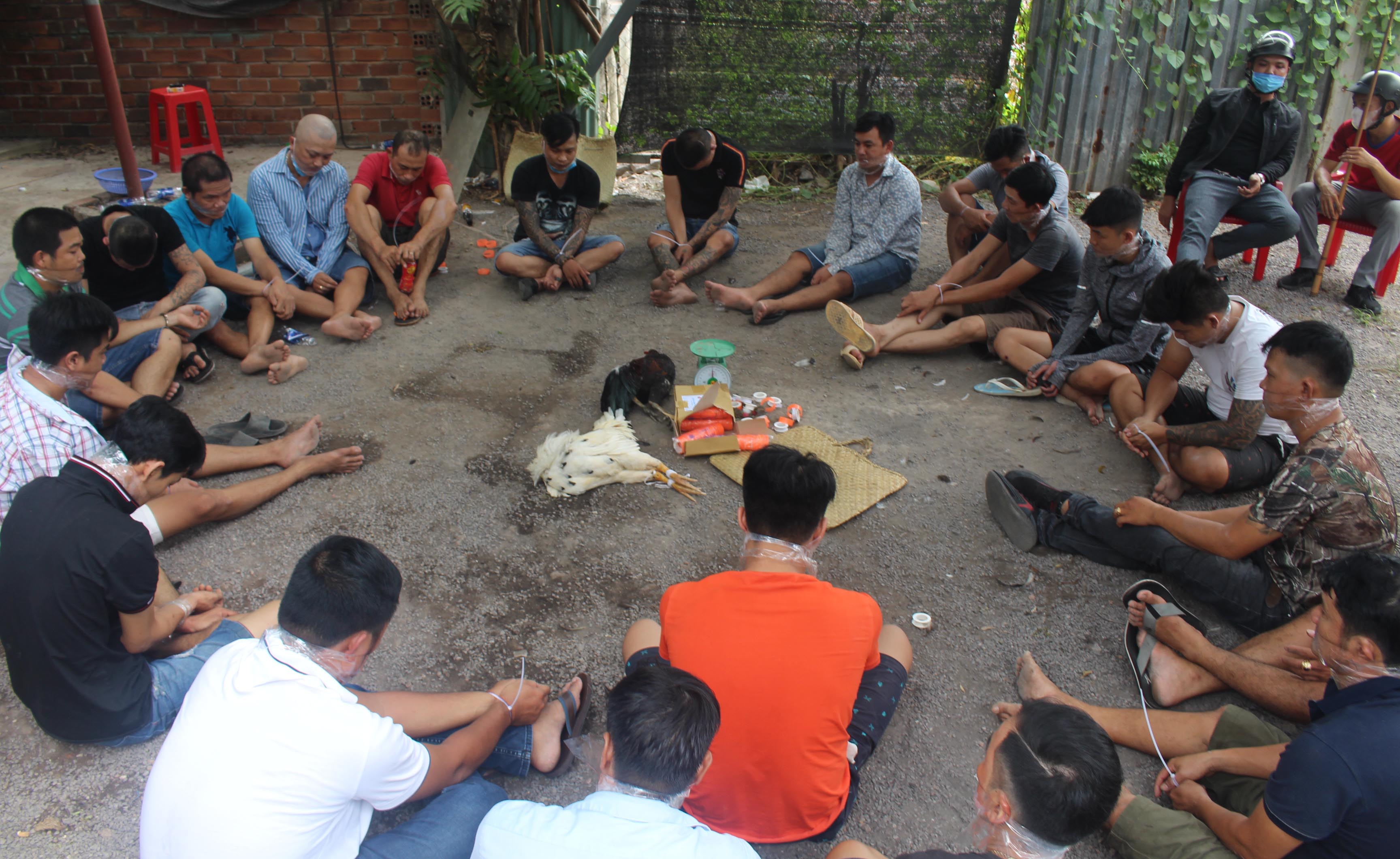 Hơn 20 đối tượng có “số má” tổ chức đá gà gần nghĩa trang