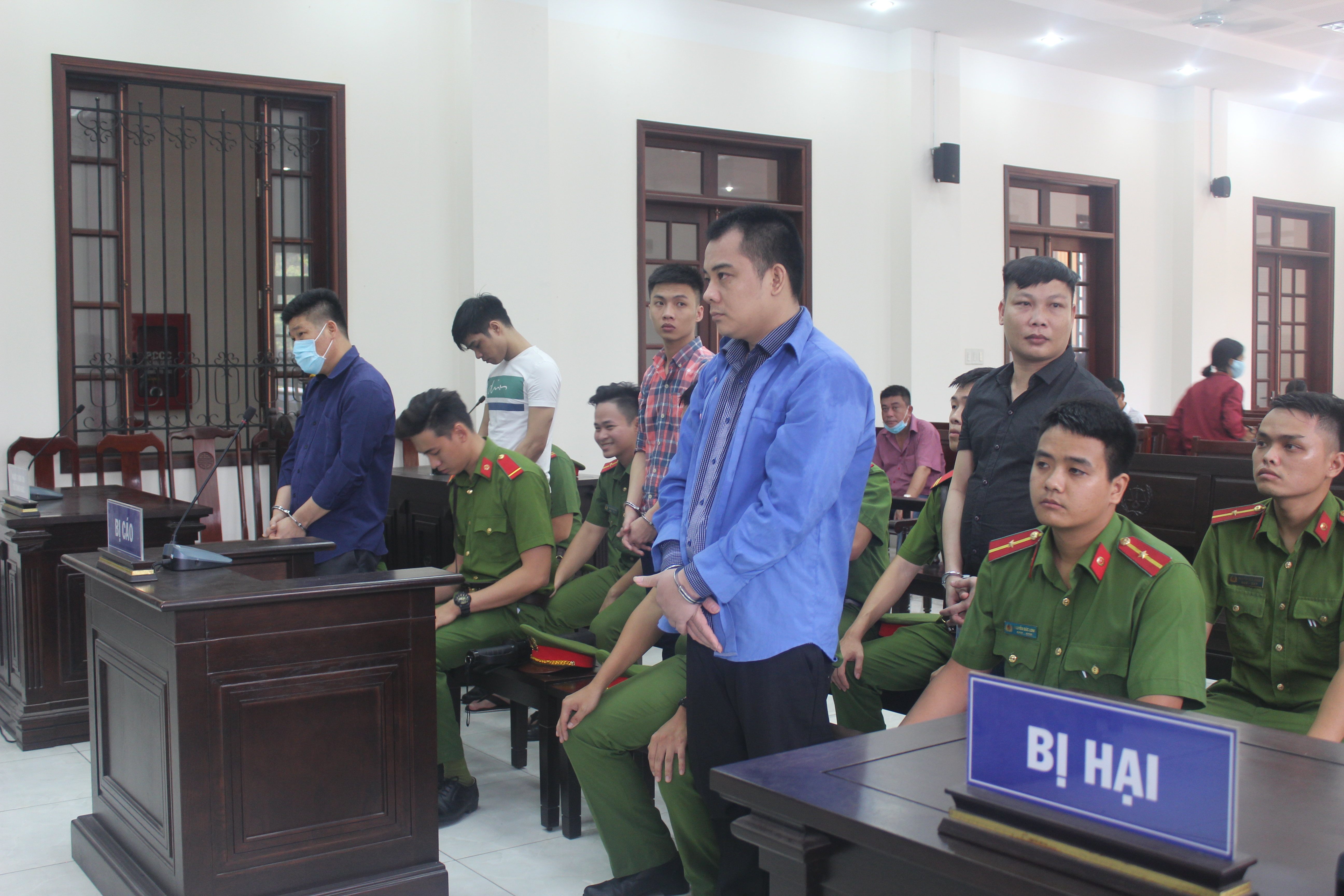 Xét xử nhóm giang hồ do Giang “36” cầm đầu vây xe chở công an sau bữa nhậu