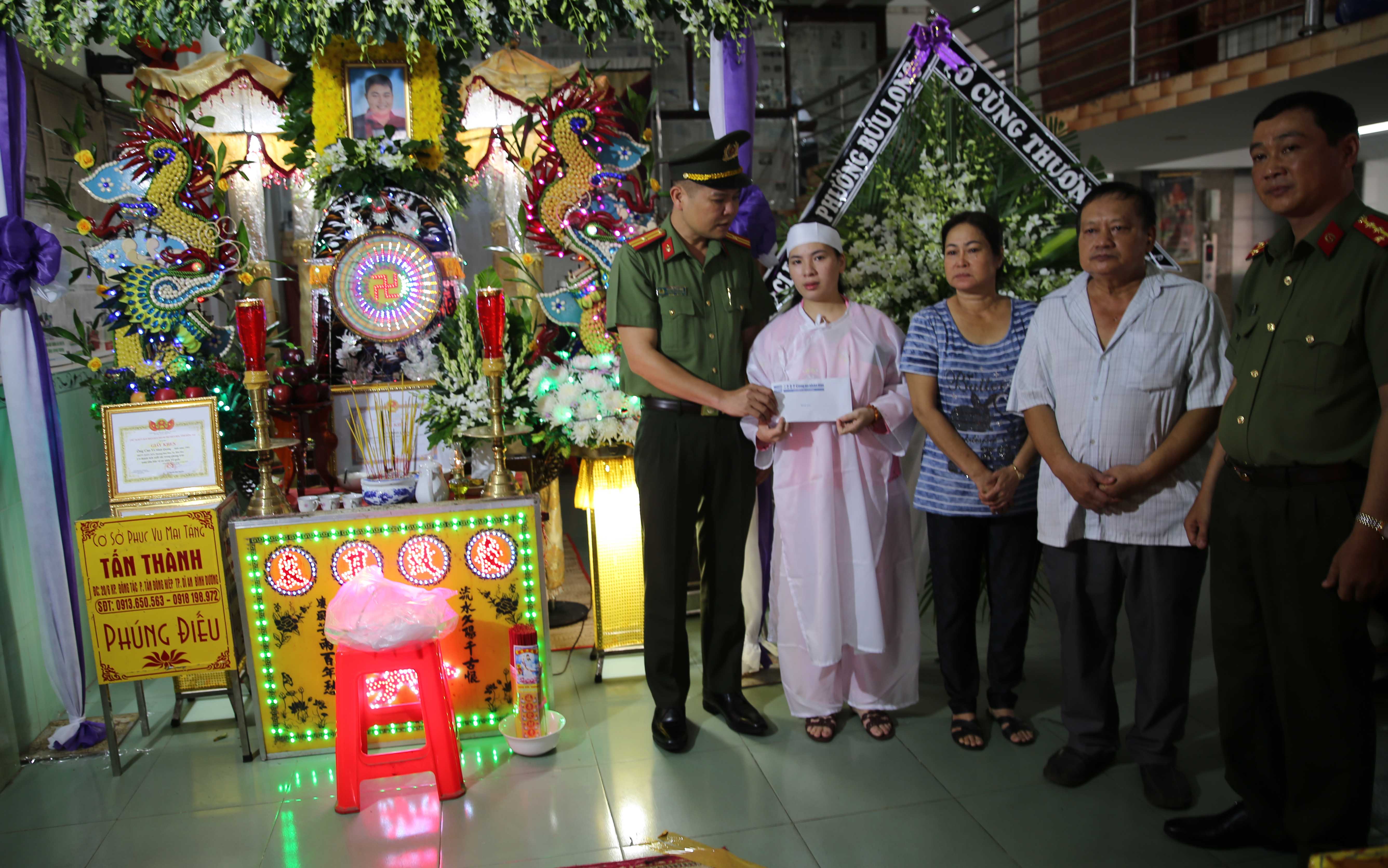 Báo CAND hỗ trợ gia đình “hiệp sĩ” tử vong khi truy bắt tội phạm