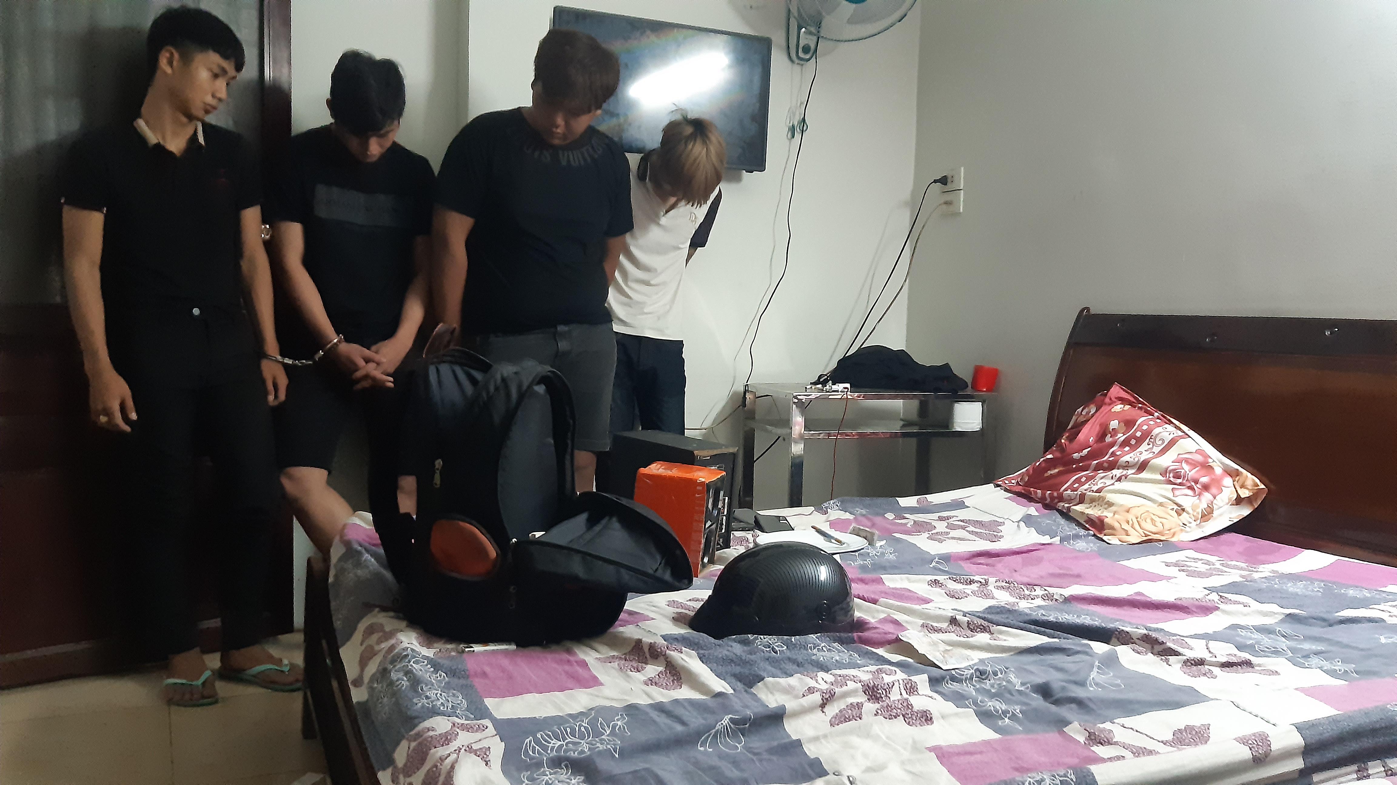 Nhiều đối tượng "xách" loa, đèn vào thuê khách sạn "bay lắc"