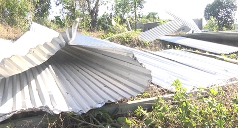 32 căn nhà bị lốc xoáy tốc mái  