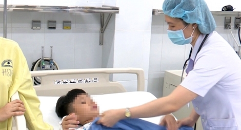Một trong 6 trẻ bị ngộ độc nặng đã tử vong  
