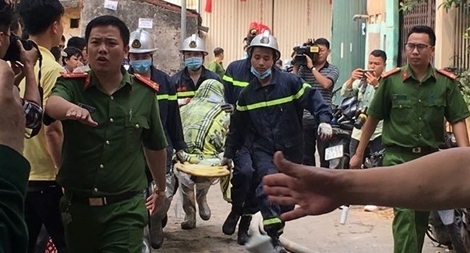 Nước mắt của người thân và người dưng trong vụ cháy 8 người tử vong 