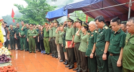 Dâng hương tưởng niệm các Anh hùng, Liệt sỹ tại Hà Giang