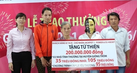 Trúng Vietlott gần 100 tỷ đồng, cô gái Bến Tre ra tay giúp người nghèo