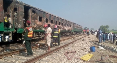 Nhảy ra khỏi đoàn tàu đang cháy, ít nhất 64 người thiệt mạng