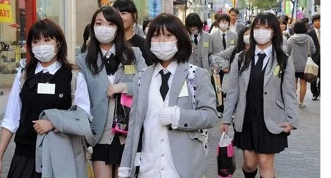 Người dân Nha trang được tặng 12.000 khẩu trang Y tế