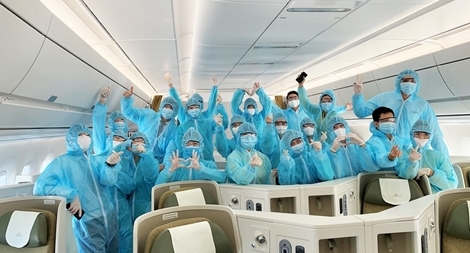 Hơn 1.000 tiếp viên hàng không đang cách ly và phải nghỉ làm