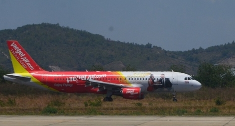 Hai chuyến bay đặc biệt đưa 4 hành khách trở về từ vùng dịch Đông Nam Á 