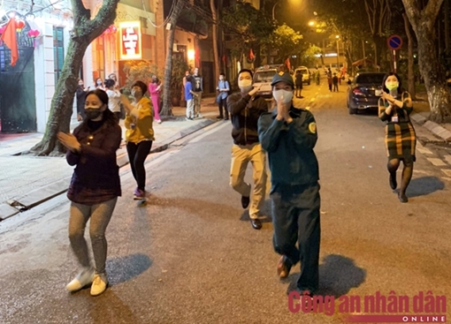 Khu phố Trúc Bạch được gỡ bỏ hàng rào cách ly