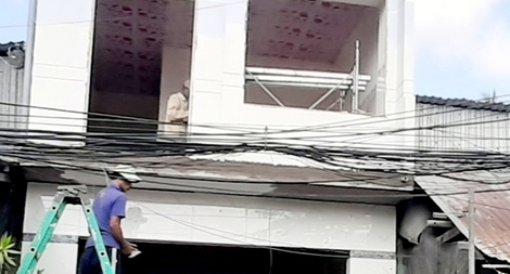 Giám đốc Trung tâm Y tế huyện làm nhà riêng trên đất công