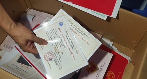 Triệt phá thêm đường dây mua bán, sản xuất giấy tờ giả