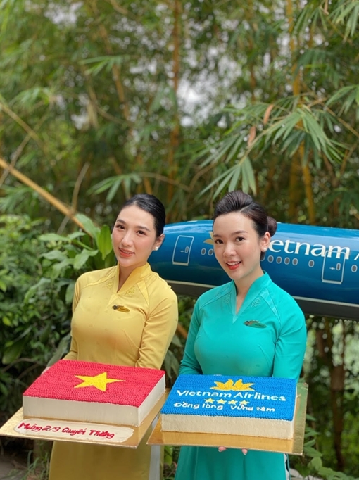 Kỷ niệm chuyến bay đặc biệt trong ngày Tết độc lập thứ 75