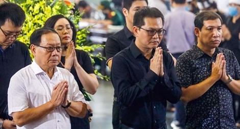 Gia đình, đồng nghiệp nghẹn ngào tiễn biệt nhạc sĩ Phó Đức Phương