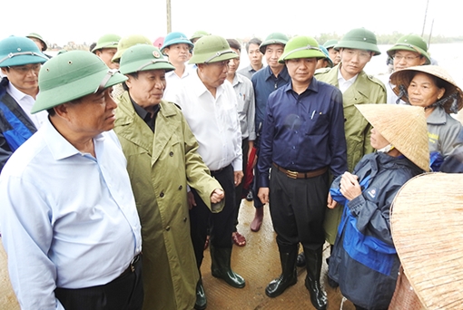 Phó Thủ tướng Thường trực chỉ đạo công tác khắc phục hậu quả bão lụt 