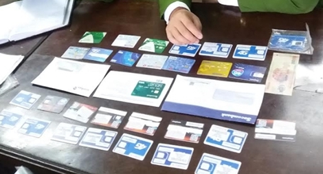 Bán tài khoản và thẻ ngân hàng - hành vi tiếp tay tội phạm