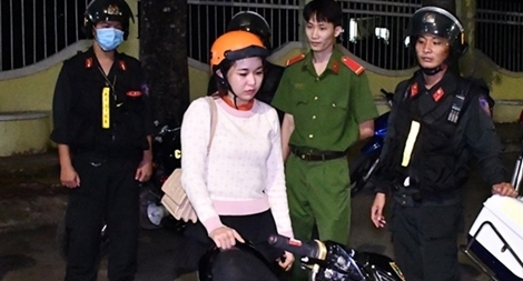 Cô gái "xinh như hoa" vận chuyển ma túy