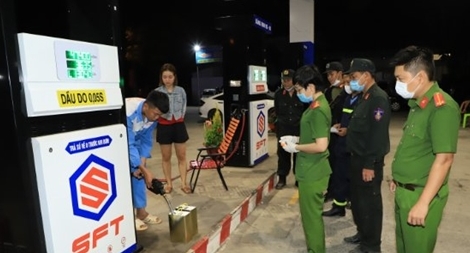 Khởi tố 33 người trong đường dây nhập lậu, mua bán 2,7 triệu lít xăng giả