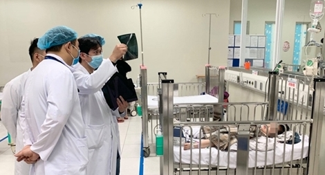 Sức khỏe cháu bé rơi từ tầng 12 chung cư giờ ra sao?