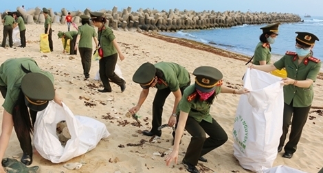 Tổ chức Tết trồng cây, dọn dẹp môi trường trên đảo Bạch Long Vĩ 