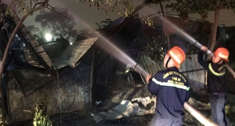 Kho xe đồ chơi điện bốc cháy ngùn ngụt lúc rạng sáng