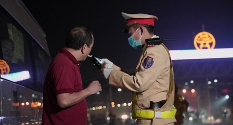 Tài xế hành hung Cảnh sát rồi trưng bệnh án tâm thần