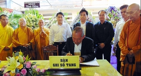 Đồng chí Trương Hòa Bình viếng lễ tang Hòa thượng Thích Thiện Duyên