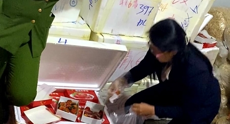 Dâu tây Trung Quốc tuồn vào Đà Lạt qua đường hàng không