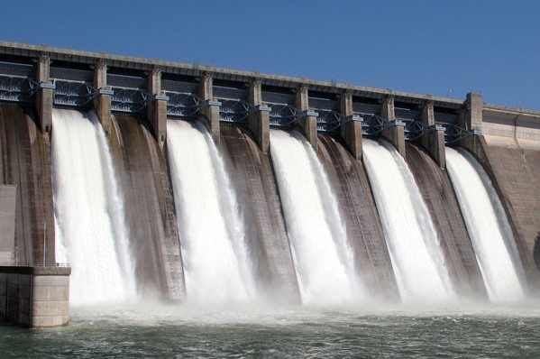 Lũ trên hàng loạt sông ở Trung Bộ vượt báo động 3 