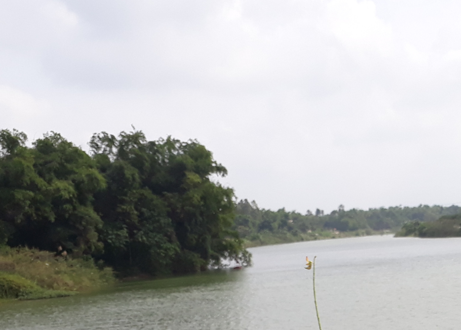 Một người phụ nữ tử vong trên ghe nghi điện giật