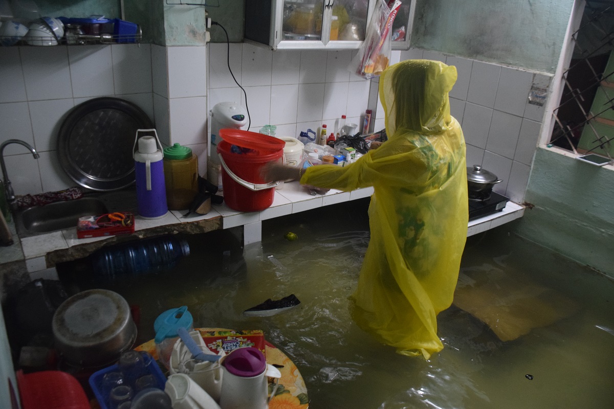 Nước lên nhanh, người dân trở tay không kịp