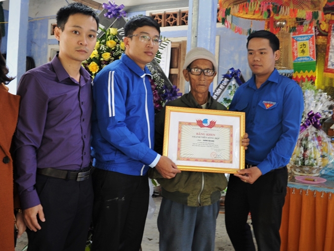 Truy tặng bằng khen "Thanh niên sống đẹp" cho dân quân thiệt mạng sau khi cứu hộ