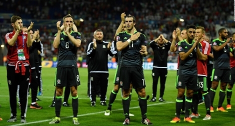 Phía trước xứ Wales là gì?