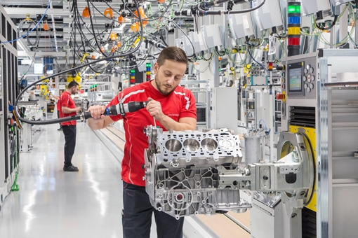 “Đột nhập” nhà máy sản xuất động cơ V8 mới của Porsche