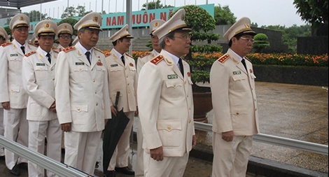 Tổng cục An ninh Bộ Công an vào Lăng viếng Chủ tịch Hồ Chí Minh