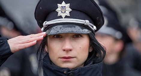 Nữ lãnh đạo Lực lượng Cảnh sát Tuần tra Boryspil xinh đẹp